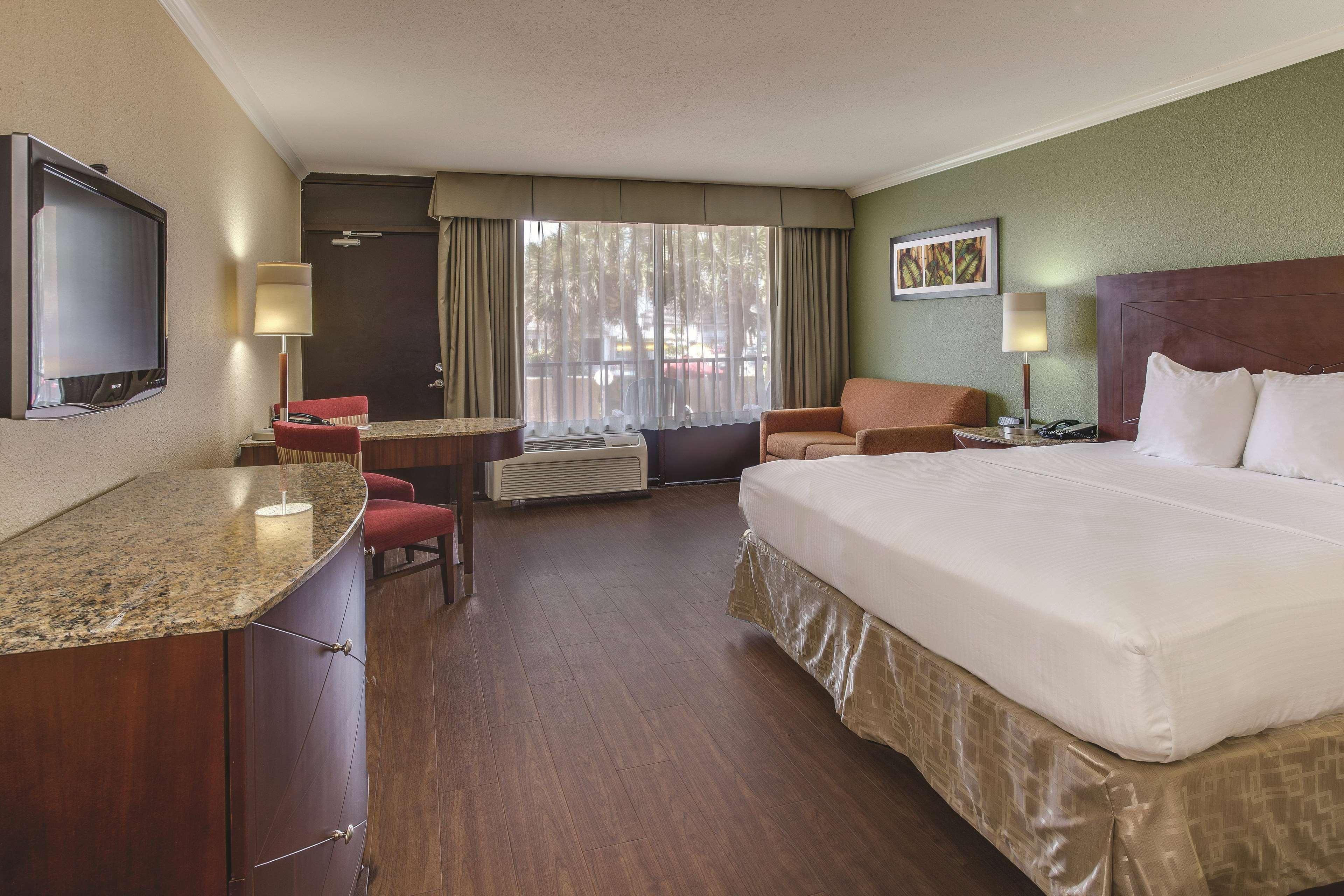 La Quinta By Wyndham Cocoa Beach Oceanfront Exterior foto