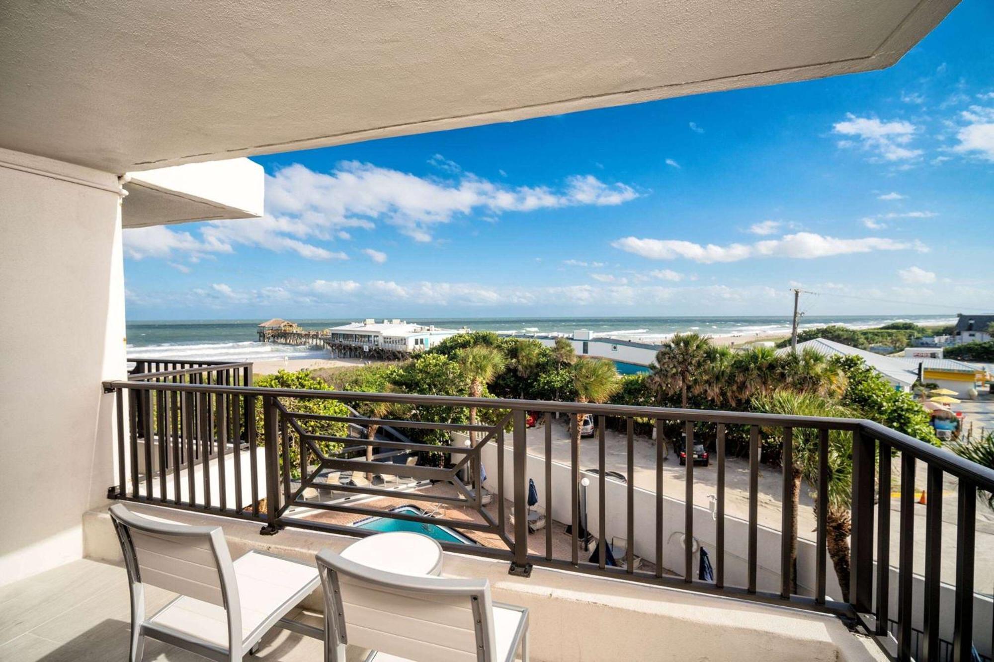 La Quinta By Wyndham Cocoa Beach Oceanfront Exterior foto